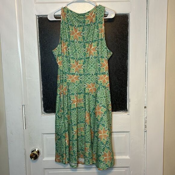 Microstar Women’s Green and Orange patterned knee length vneck dress size XXL - Picture 6 of 6